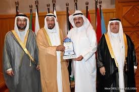 تكريم حمد البسيس خلال ملتقى الكويت مركز العمل الإنساني 2023