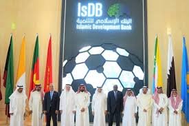 المشاركون في توقيع الاتفاقيتين