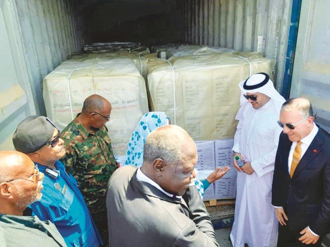 المساعدات الإغاثية والغذائية والصحية على متن سفينة الإغاثة الكويتية