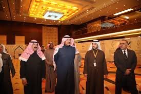 ملف:الشيخ صباح خالد الحمد الصباح وزير الخارجية الكويتي بجولة تفقدية في مقار انعقاد أعمال مؤتمر الكويت الدولي لإعادة إعمار العراق.jpg