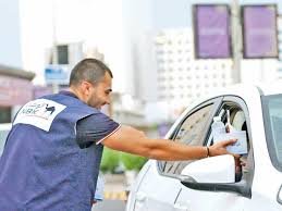 «الوطني» يطلق مبادرة توعوية للسائقين يتخللها توزيع كسرة الصيام