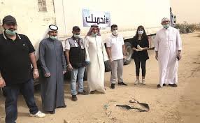 جمال الفضلي والمزارع فيصل الدماك مع المشتركين في مبادرة نحميك