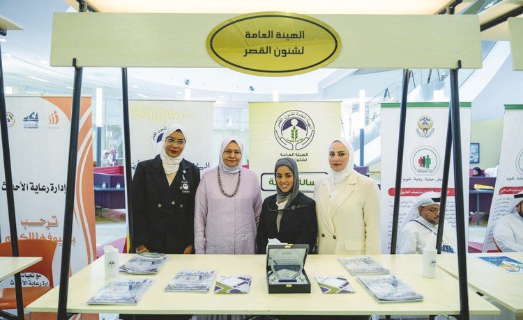 مدير إدارة العلاقات العامة والإعلام في القصر ماجدة الفضالة مع أعضاء الإدارة خلال الحملة