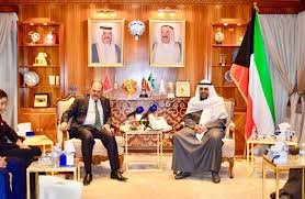وزير الاعلام الكويتي محمد الجبري خلال لقائه وفد نقابة الصحفيين العراقيين
