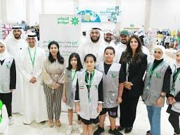 البنك يوزع الحقيبة والكسوة المدرسية على الأسر المتعففة في الكويت
