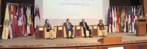 المتحدثون في الجلسة الحوارية التي نظمتها الغرفة للشركات الكويتية